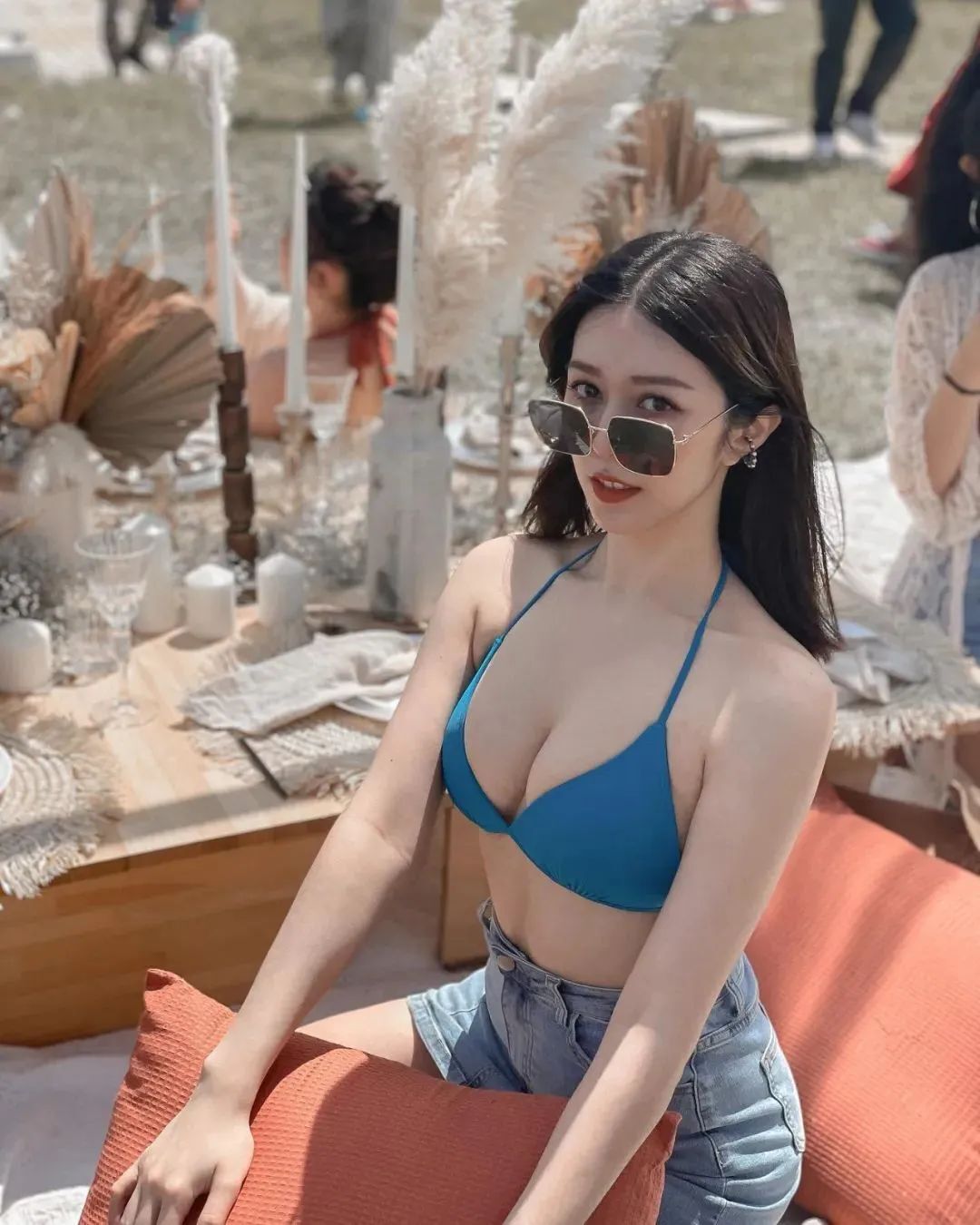 台湾空姐Elly，甜美迷人的御姐范女神