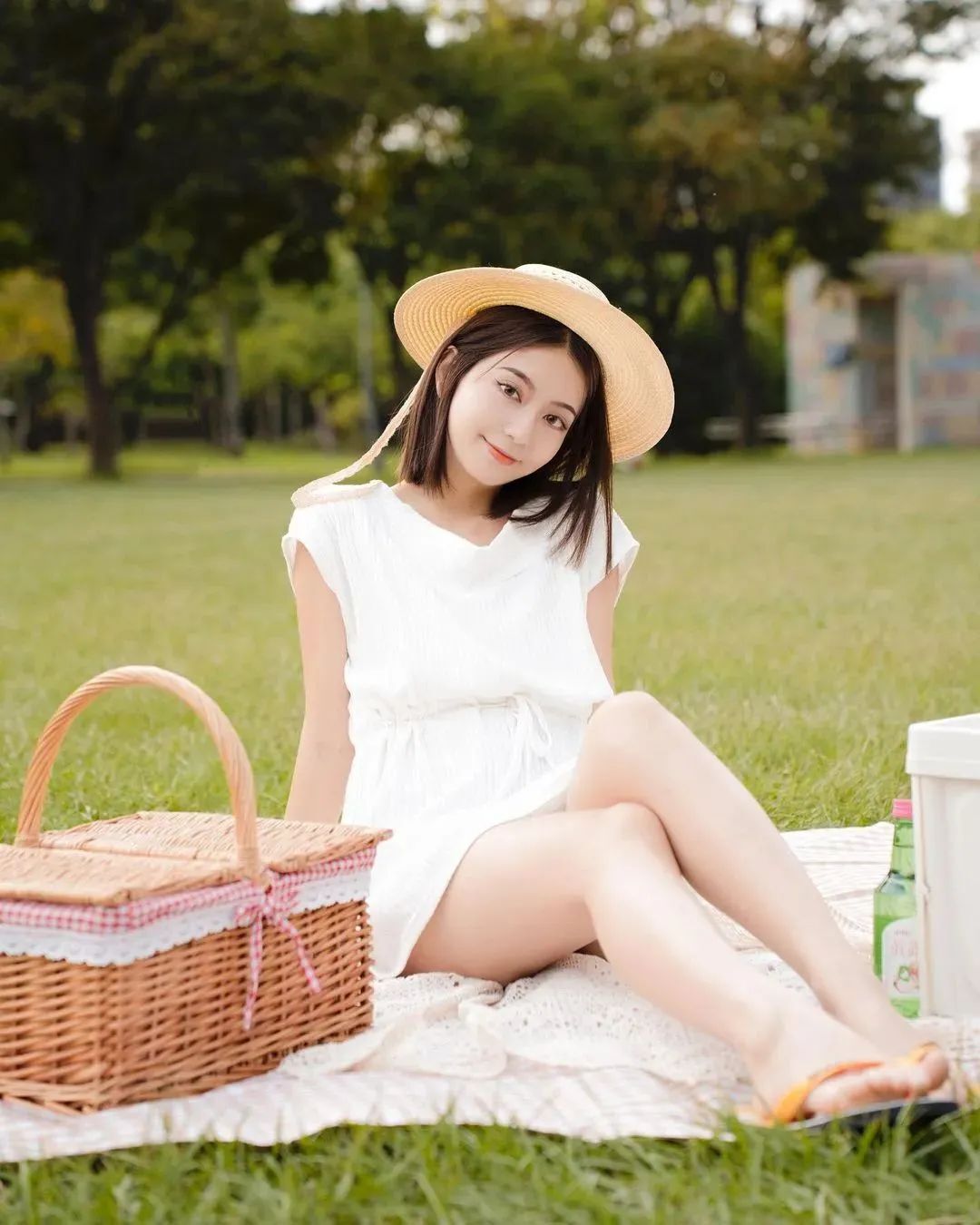 台湾网红若茵，甜美可人的气质女神