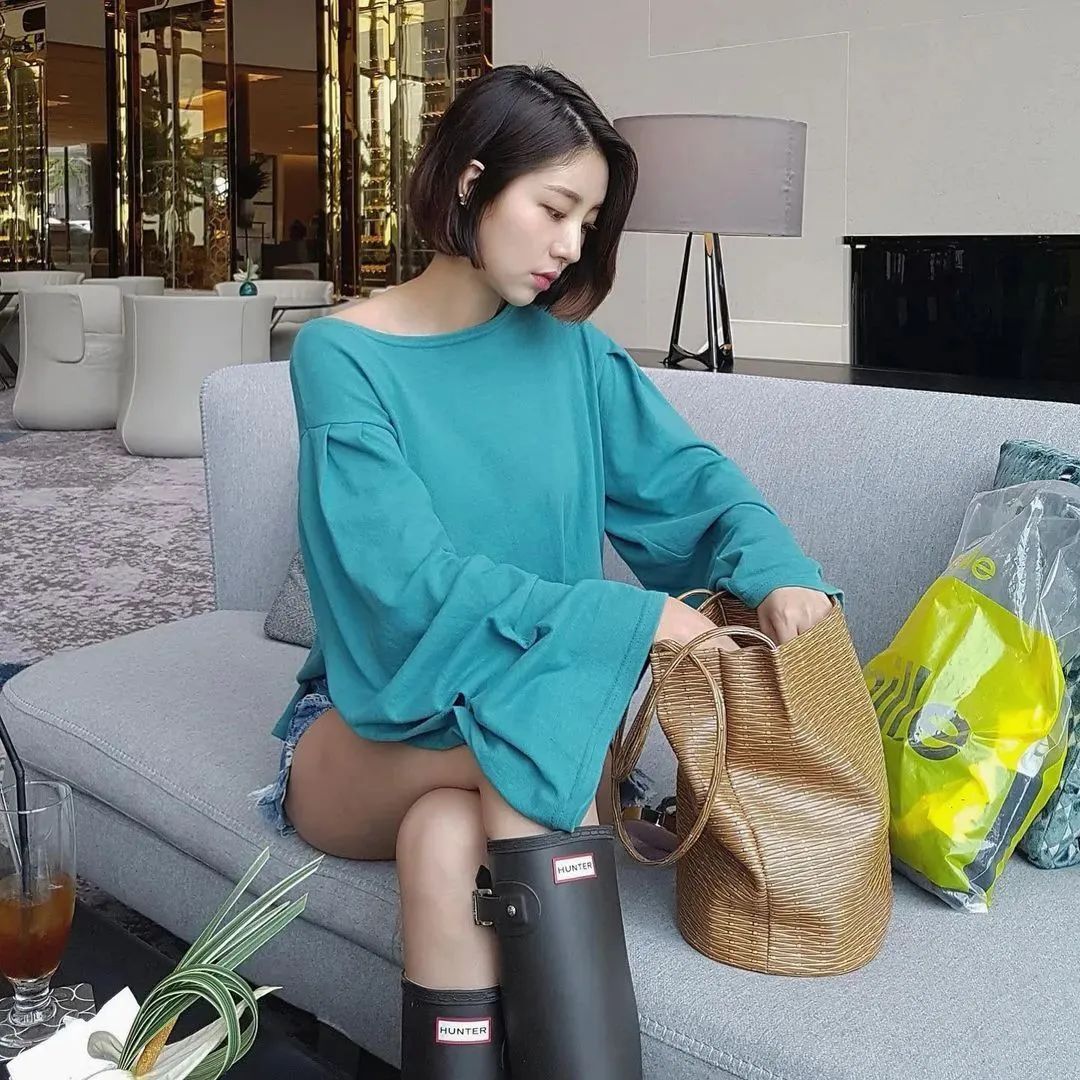 韩国网红zolzyolo，她可以说是身材最爆的美食博主