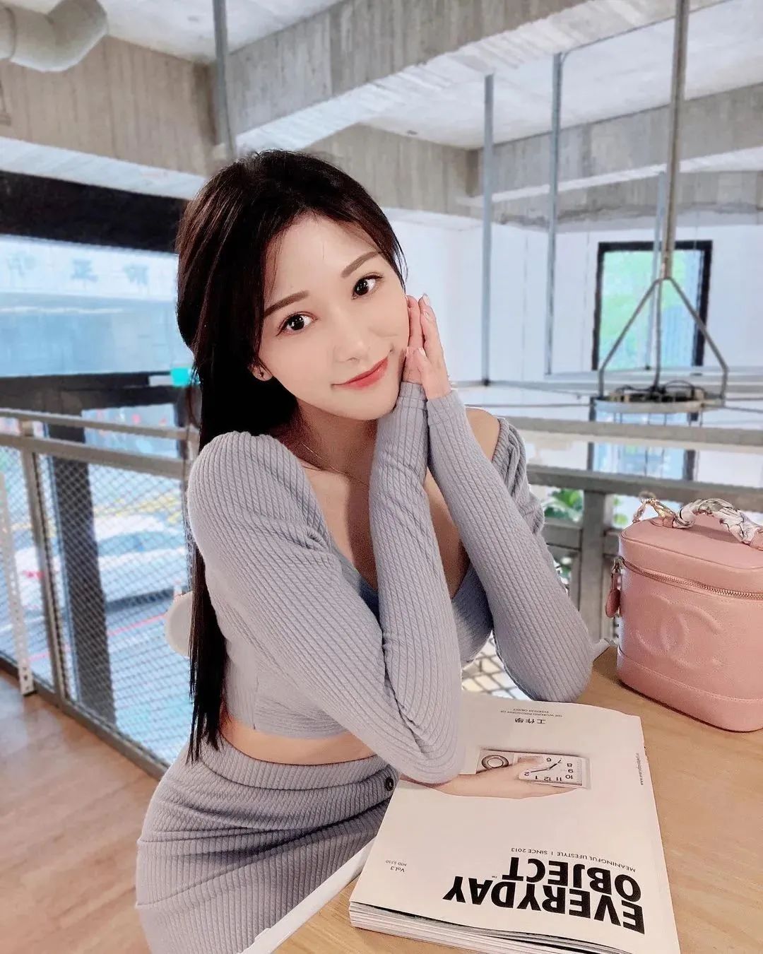 台湾网红杜衫衫，神似林志玲的甜美系女神