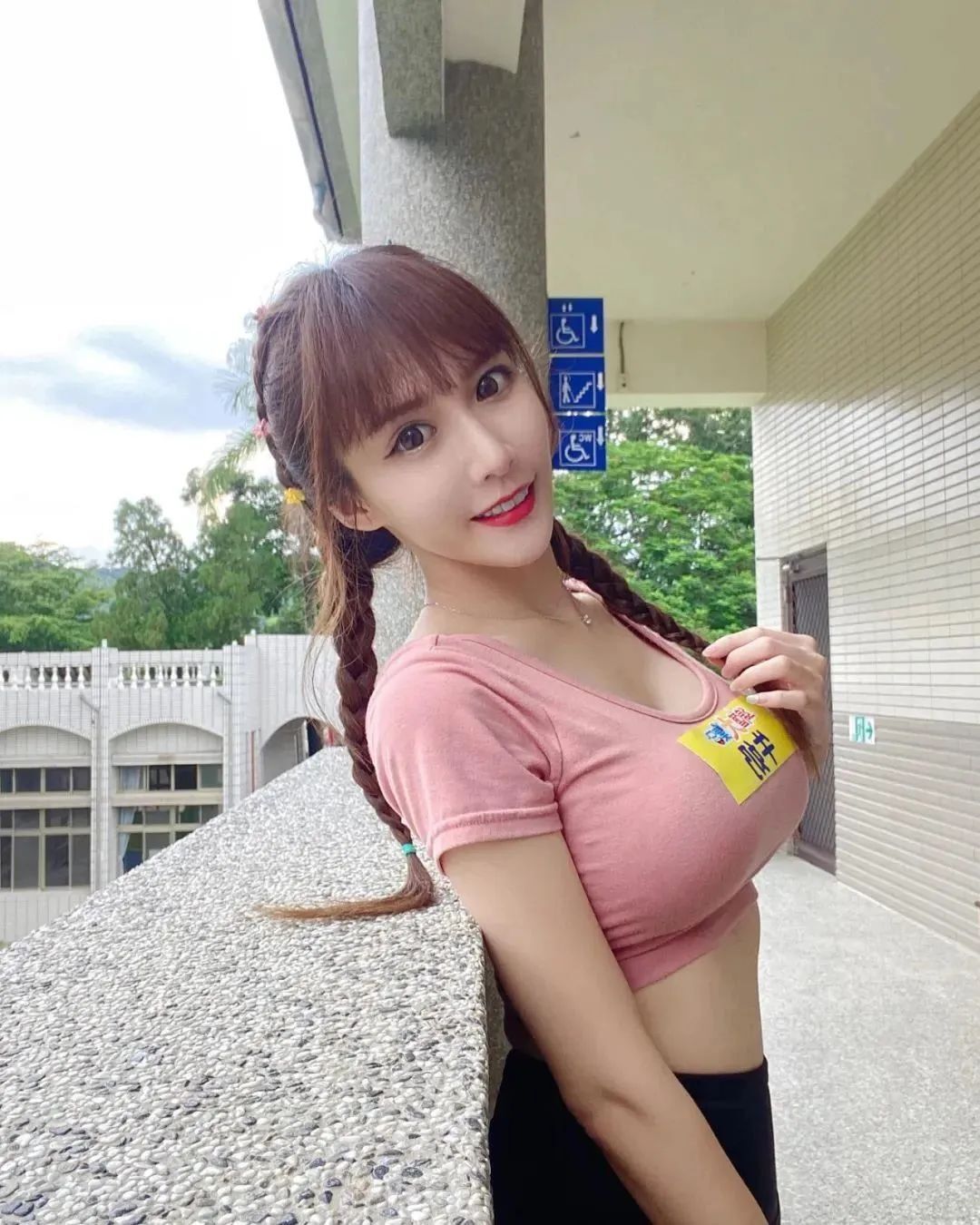台湾网红王俪洁，甜美迷人的啦啦队女神