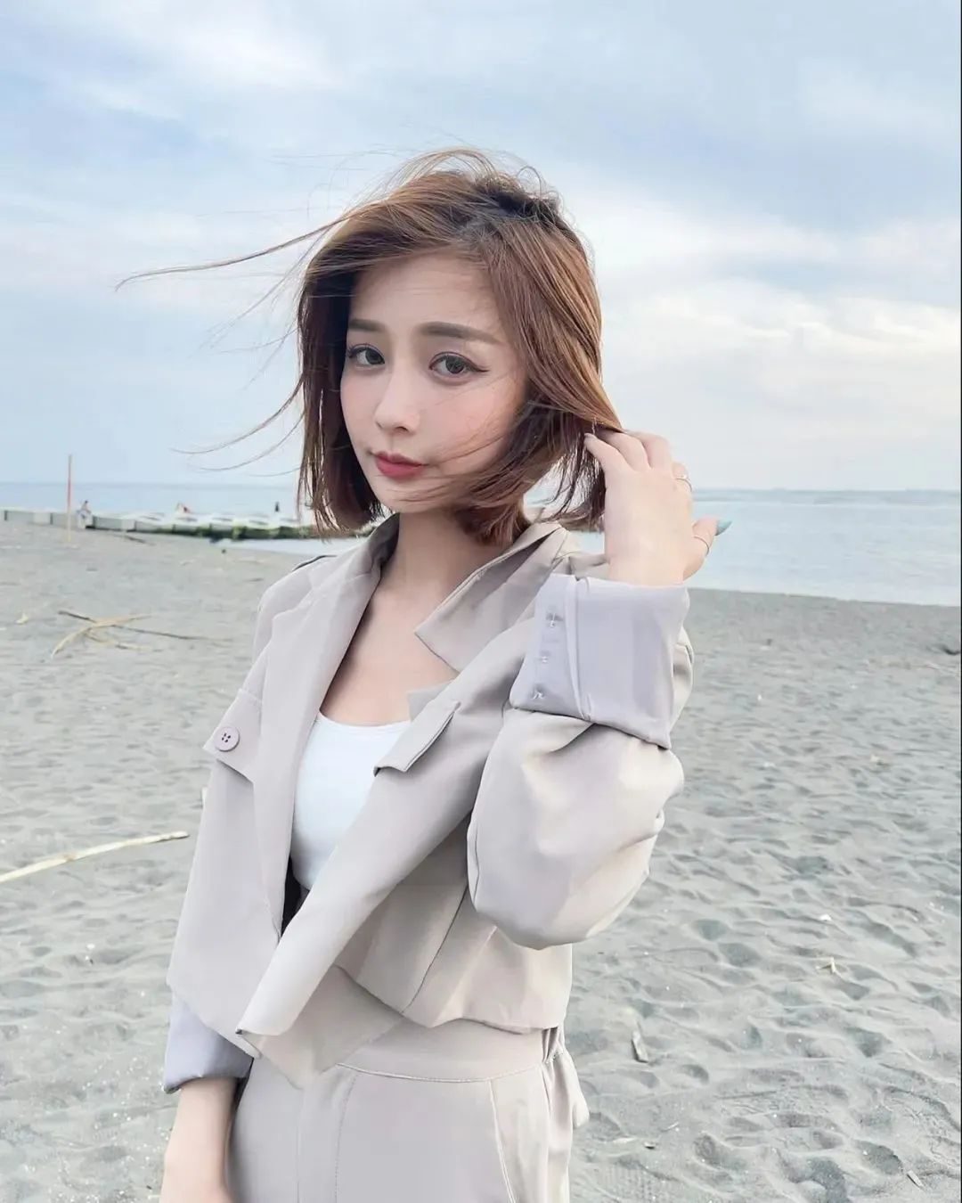 台湾网红简彤羽，才貌双全的美女模特