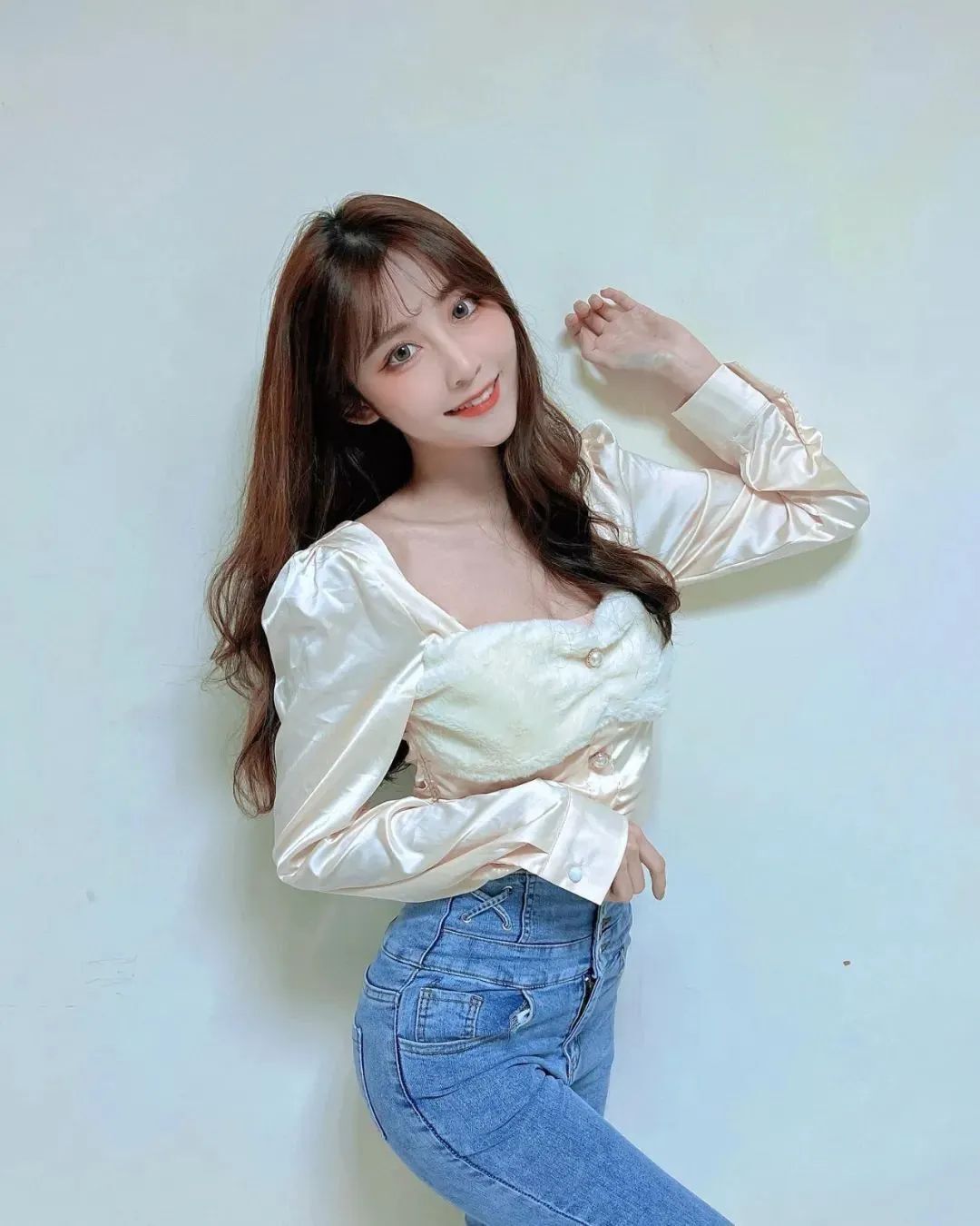 台湾网红enen0528，甜美迷人的阳光美少女