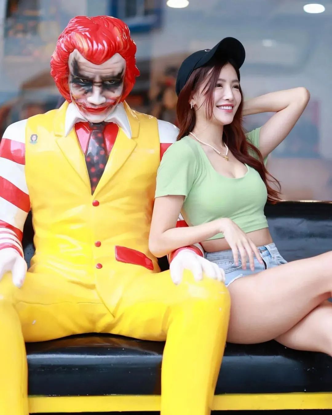 台湾网红李恩菲，甜美迷人的啦啦队女神
