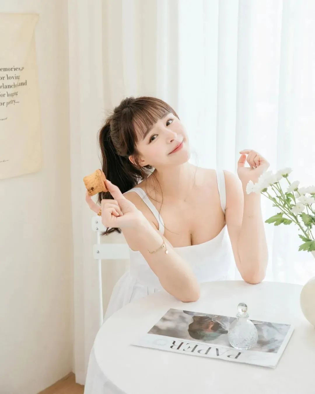 台湾网红吴婕安，拥有天使童颜的她，被网友称其为“呆萌女神”