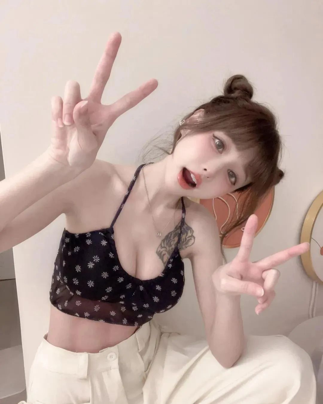 台湾网红王依渟，甜美迷人的气质女神