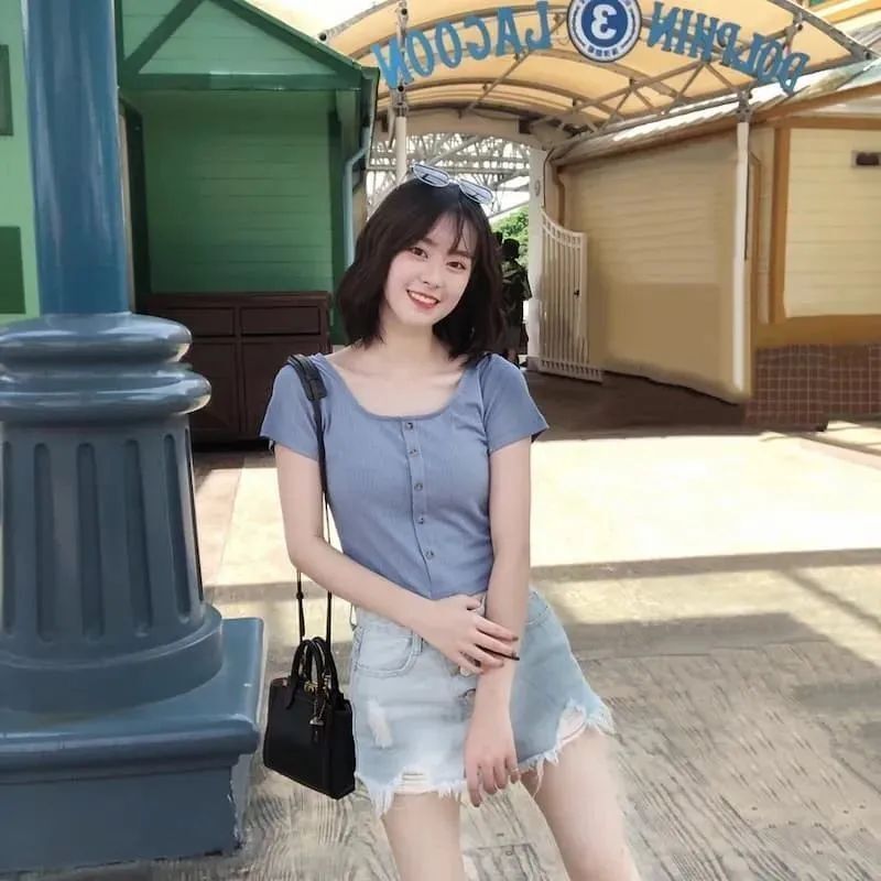 台湾网红邱偲琹，拥有精致氛围感的美少女