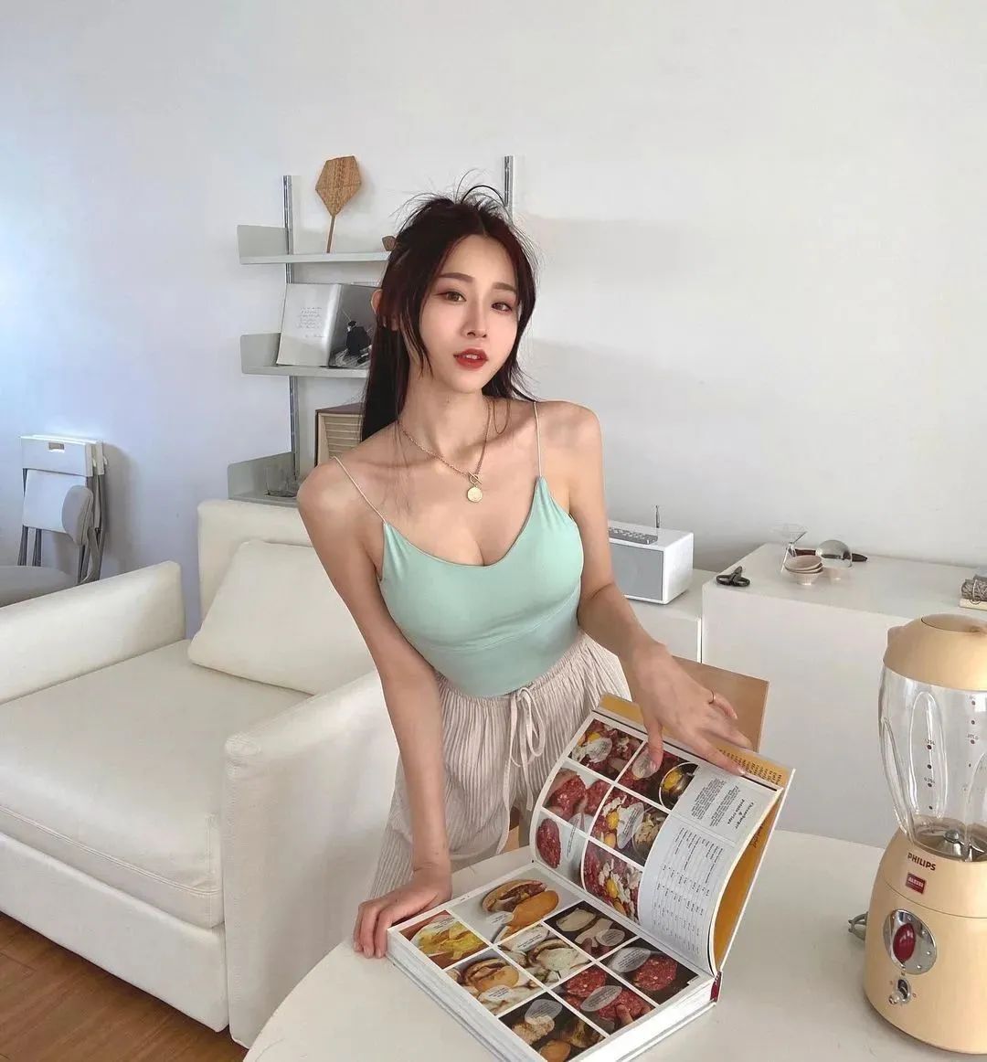 国产网红文文，甜美又性感的御姐范女神