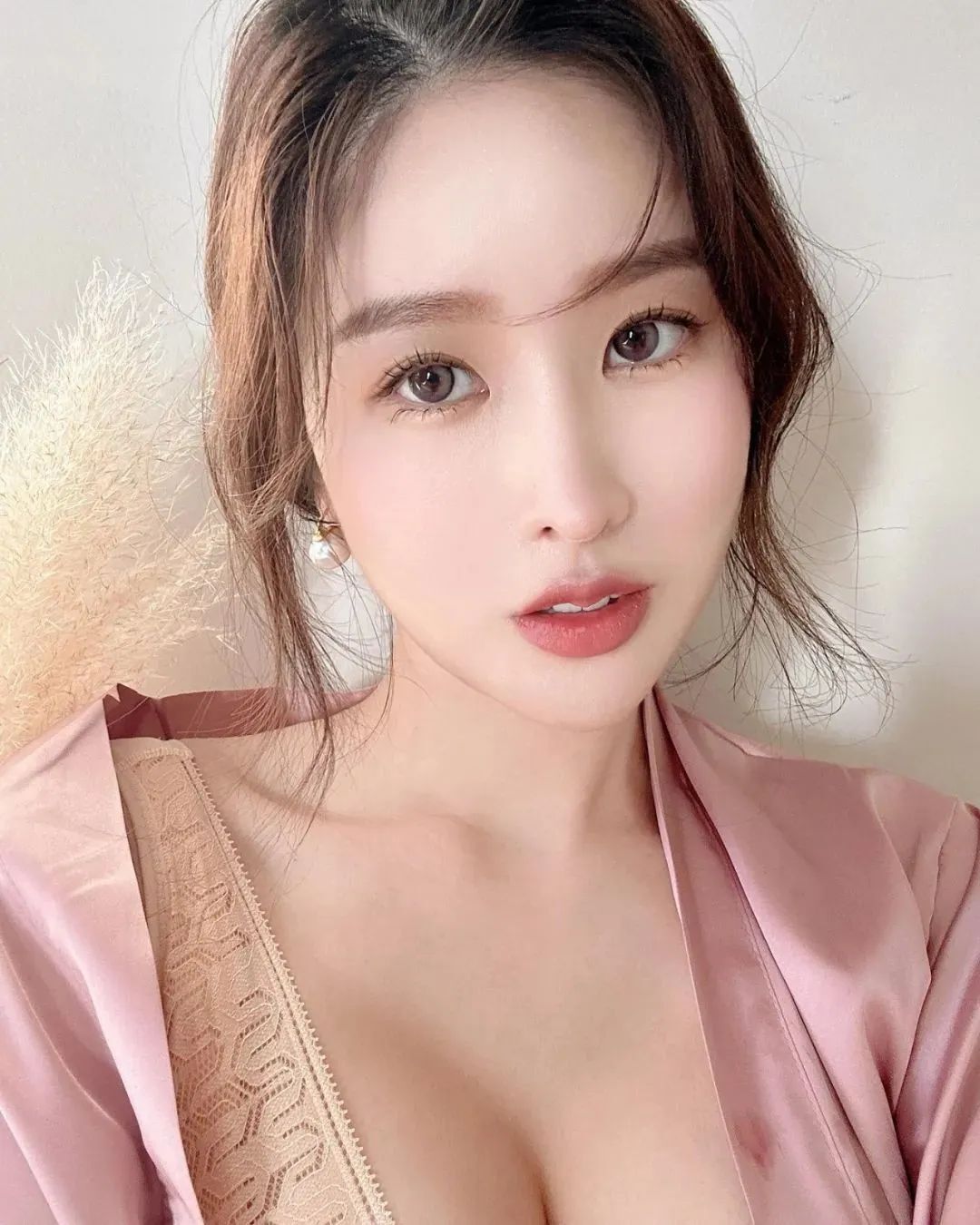 台湾网红美女郑若青，天生丽质的颜值系女神