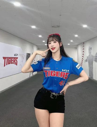 韩国网红金汉娜，长相甜美迷人的啦啦队女神