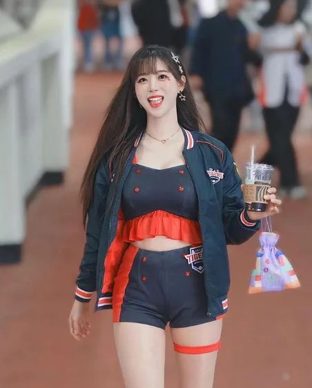 韩国网红金汉娜，长相甜美迷人的啦啦队女神