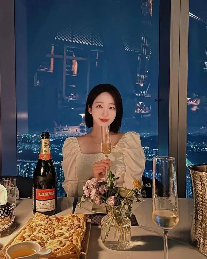 韩国网红 | 气质出众的短发女神