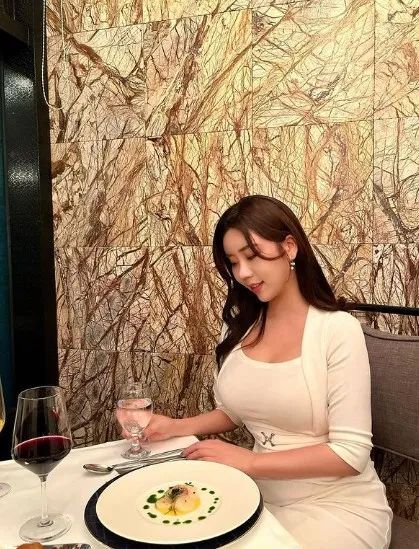 韩国网红 | Alia，堪称微胖界女神天花板的顶级女网红