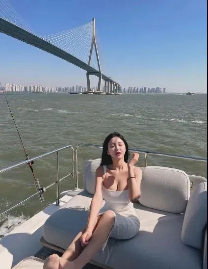 韩国网红 | mminily，甜美又迷人的颜值系女神