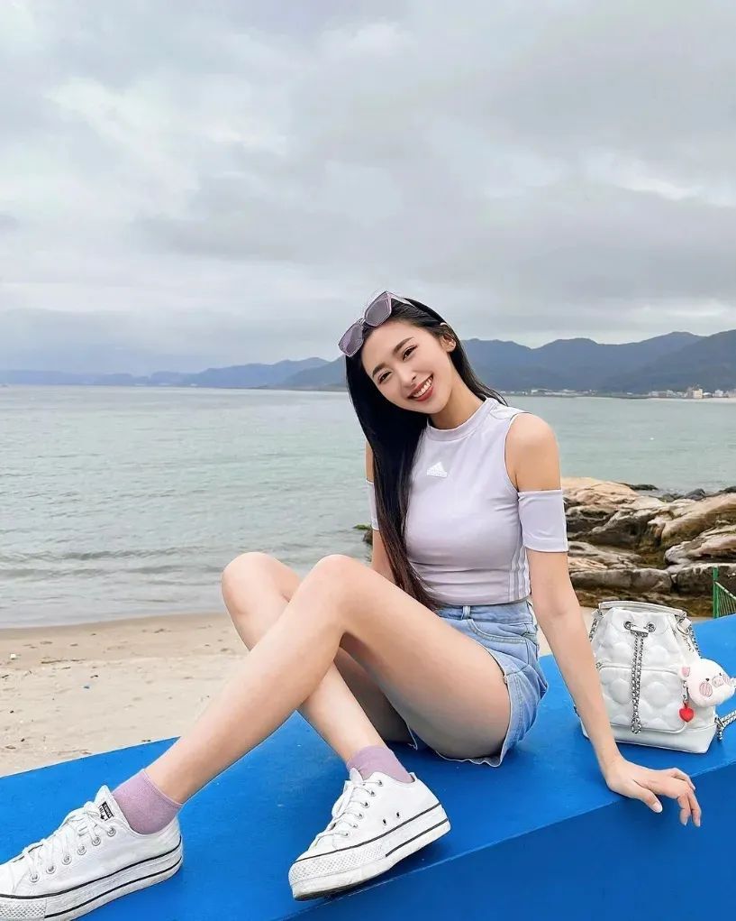台湾极品模特！长相甜美迷人，身材实力杠杠的！