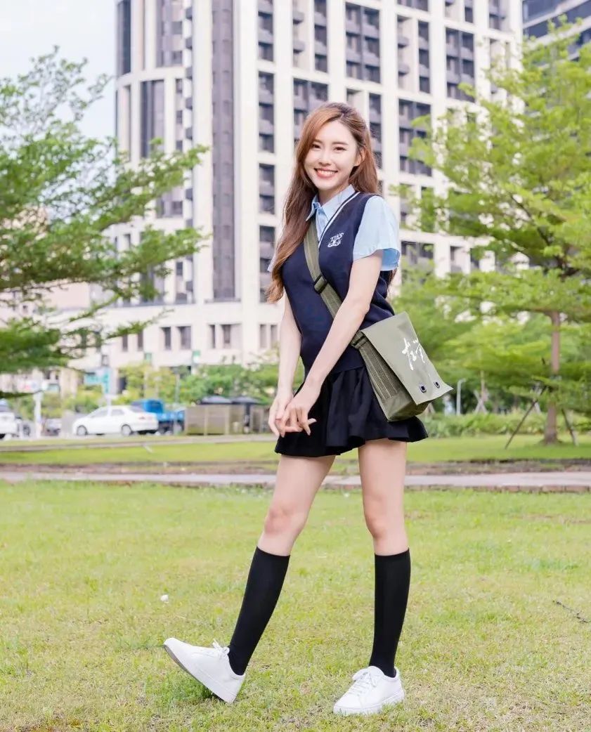 台湾极品网红！甜美又性感的时尚辣妈