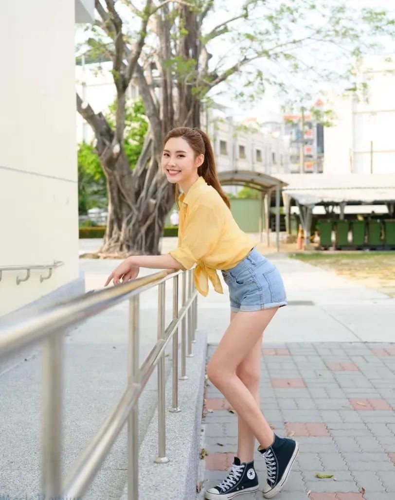 台湾极品网红！甜美又性感的时尚辣妈