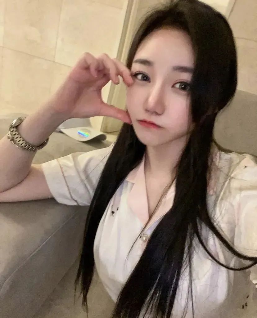 韩国网红slove，拥有精致甜美脸蛋的顶级美女模特