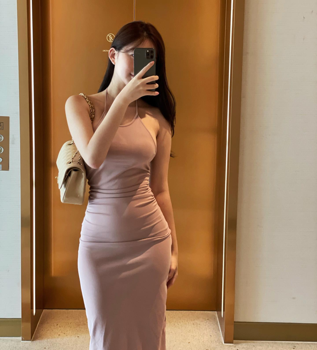 凹凸有致！高颜值运动少女，谁能顶得住？