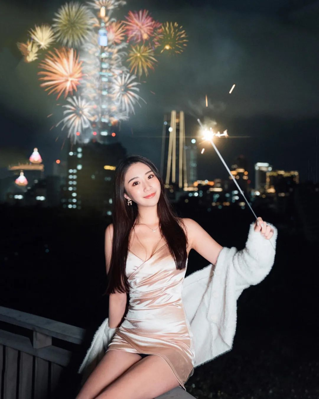 S曲线！极致身材！腰臀比天花板台妹