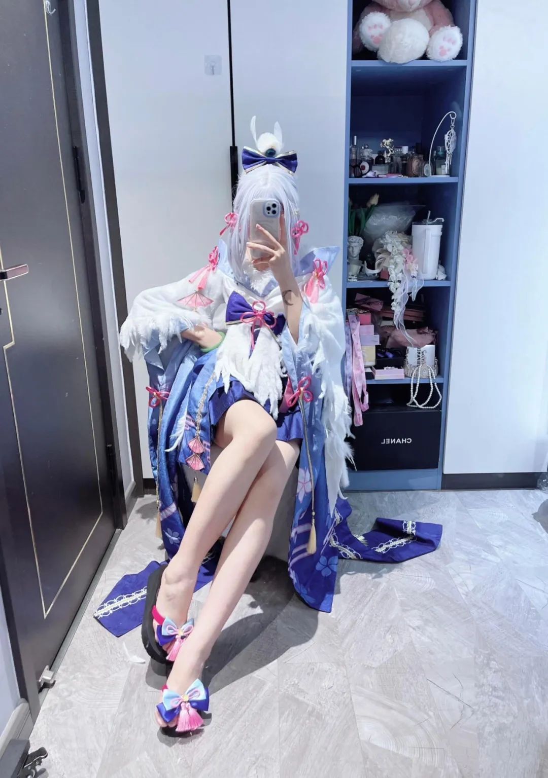 原神cos：泳装+裸足，双马尾妮露太美了！光腿申鹤，黑丝女仆装芙芙可爱爆了！