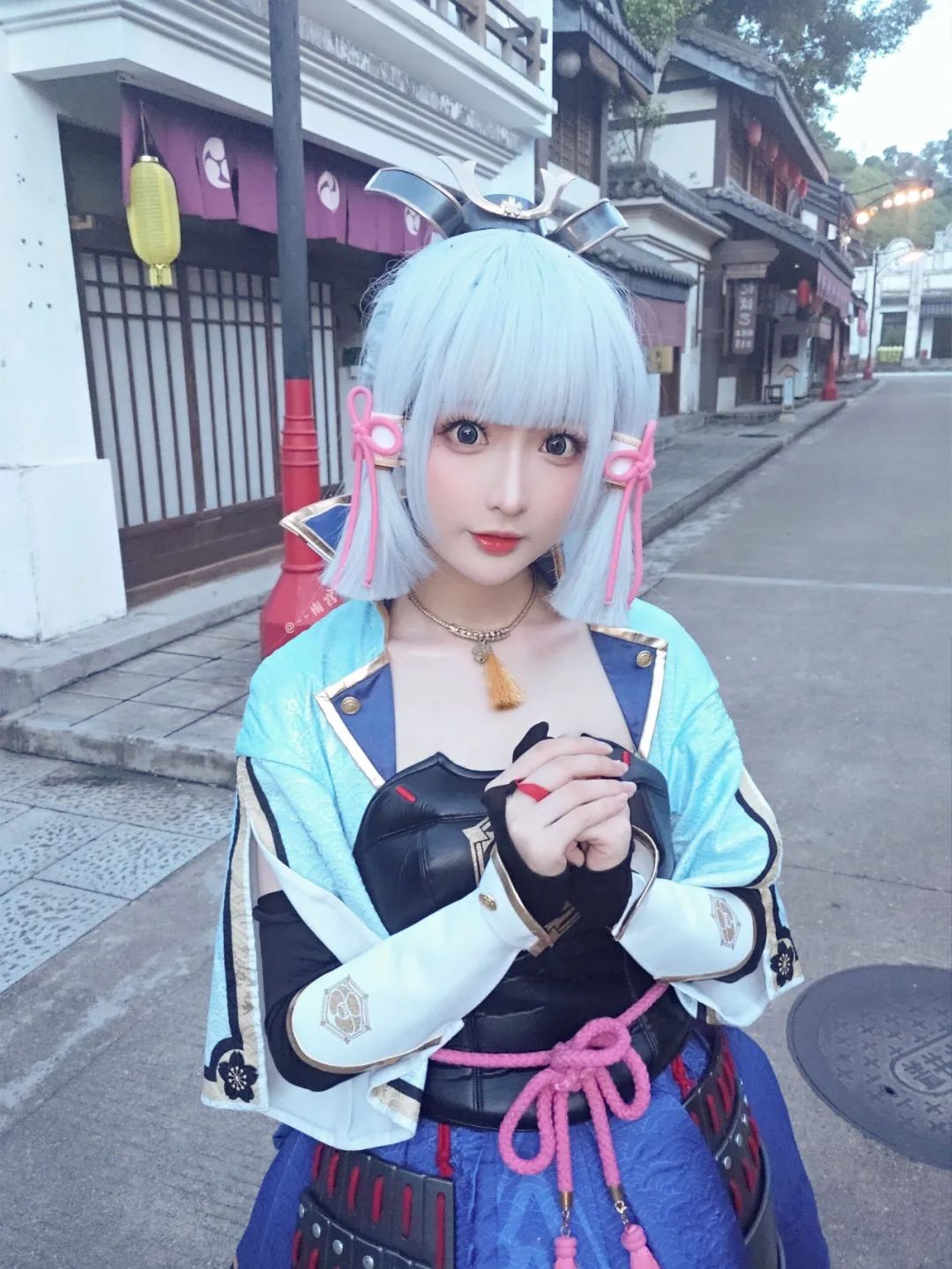 原神cos：抹胸+包臀裙，小姨申鹤太御了！雷神再次表演奶香一刀！绫华回归儿时形象！