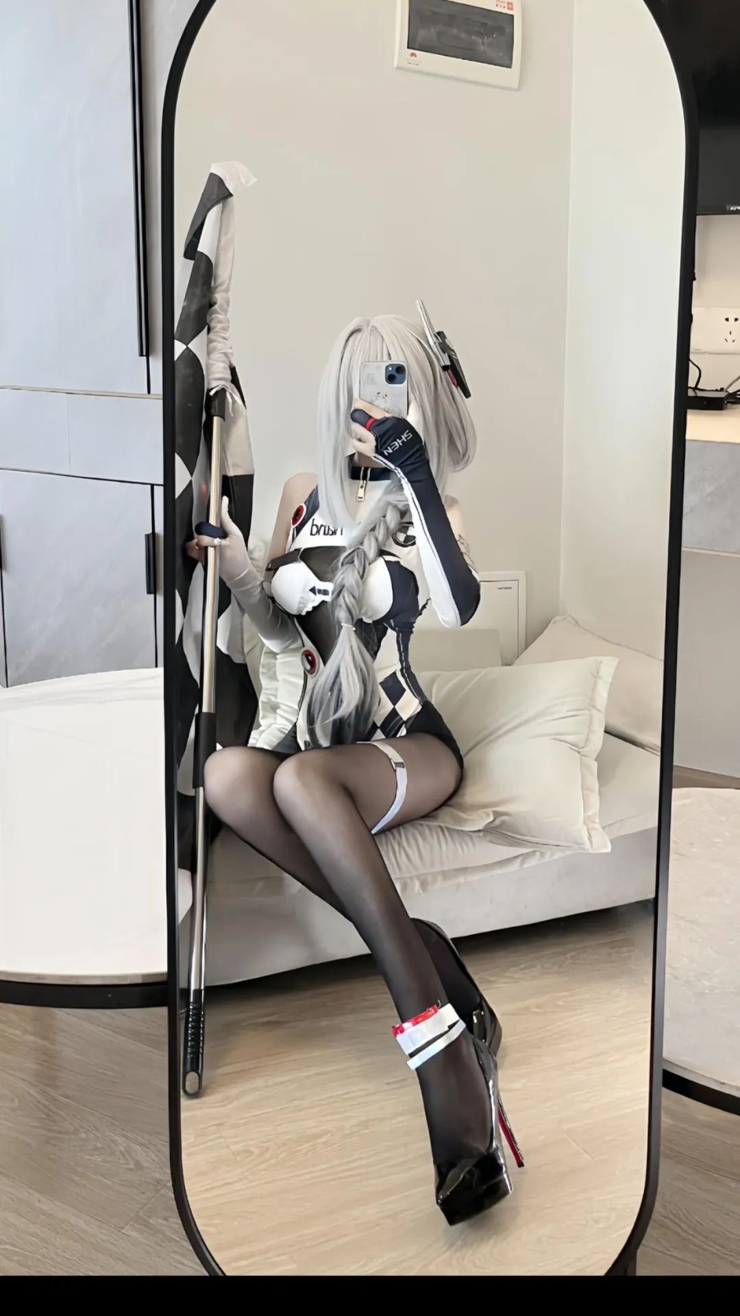 原神cos：黑丝+女仆装，双马尾莫娜巨可爱！赛车服申鹤，旗袍甘雨，紫色长裙神子！