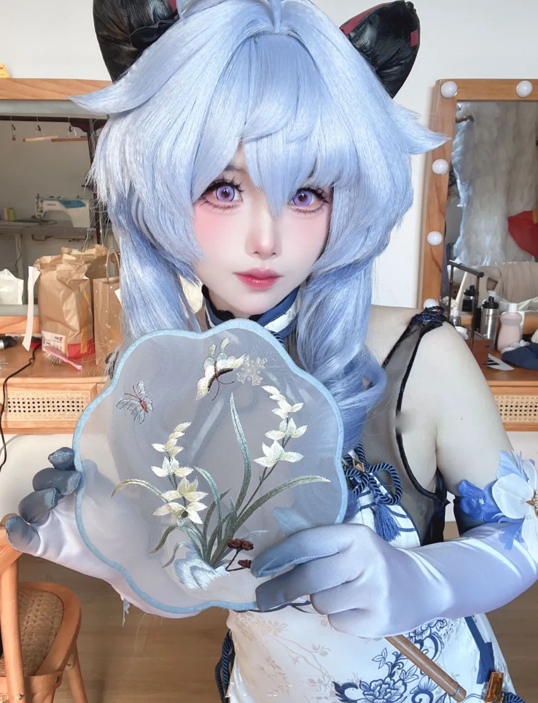 原神cos：八重神子穿婚纱真是美爆了！水中申鹤，邪魅雷神，七七终于长大了！