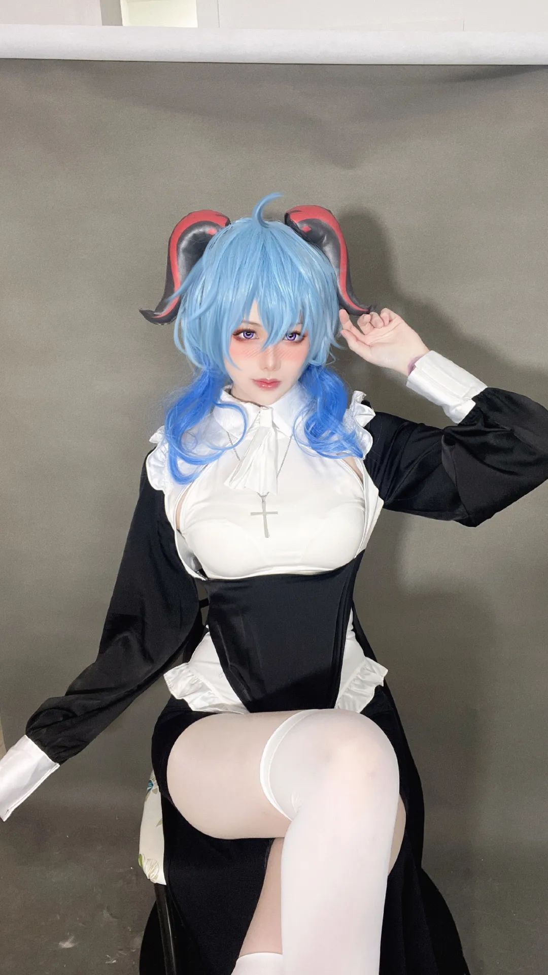 原神cos：白丝+修女服，甘雨涩气拉满！女仆雷神让玩家狂喜！赛车服申鹤太顶了！