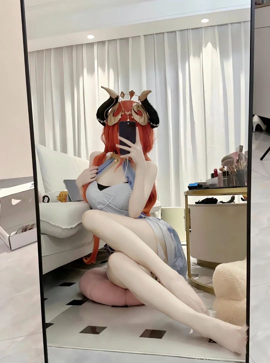 原神cos：黑丝+高跟，赛车服申鹤太顶了！白丝泳装刻晴，兔女郎甘雨绫华让玩家狂喜！