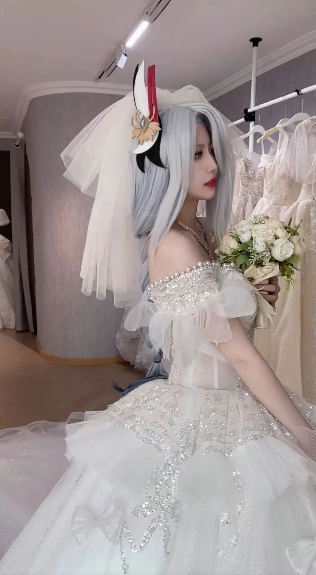 原神cos：短裤+制服，特工优菈太顶了！白丝婚纱申鹤，女仆甘雨，女仆雷神让人狂喜！