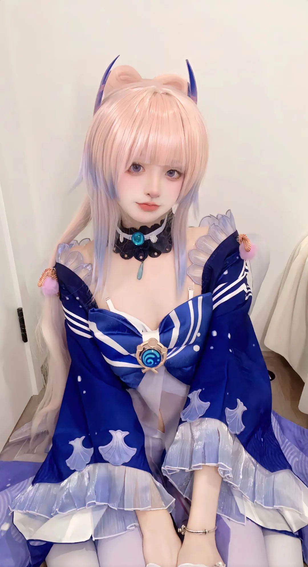原神cos：黑丝+皮裤，制服神子太顶级了！包臀裙申鹤，婚纱绫华，旗袍甘雨，刻师傅嘟嘴太可爱了！