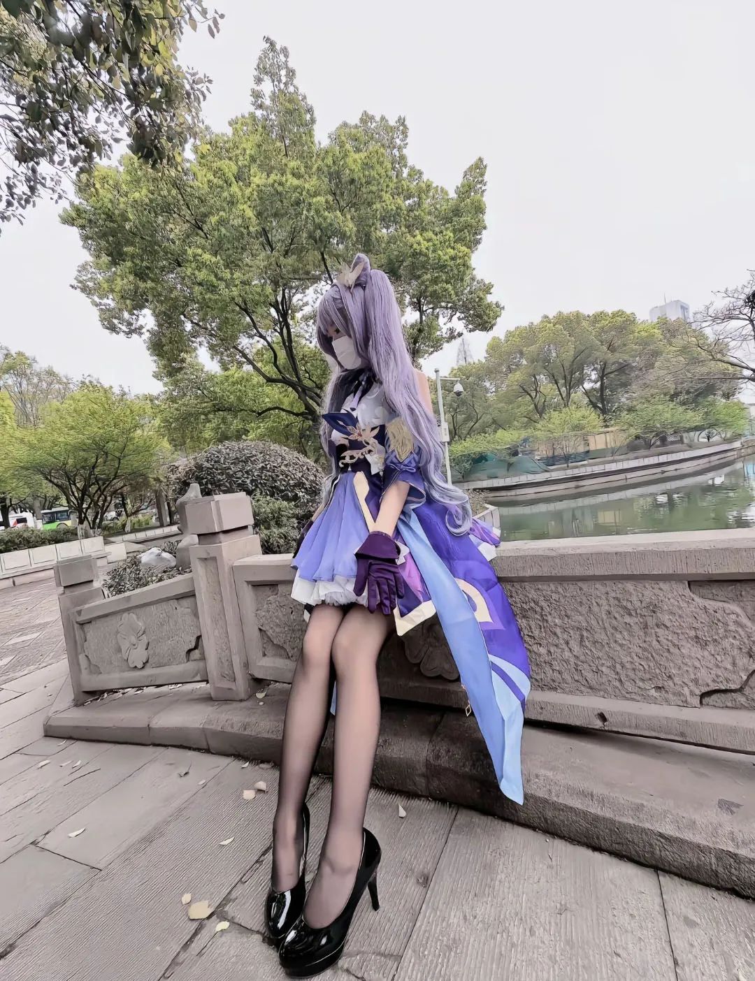 原神cos：黑丝+制服，雷神太御了！黑丝旗袍申鹤，白丝女仆雷神，婚纱刻晴，兔女郎心海谁能不爱？