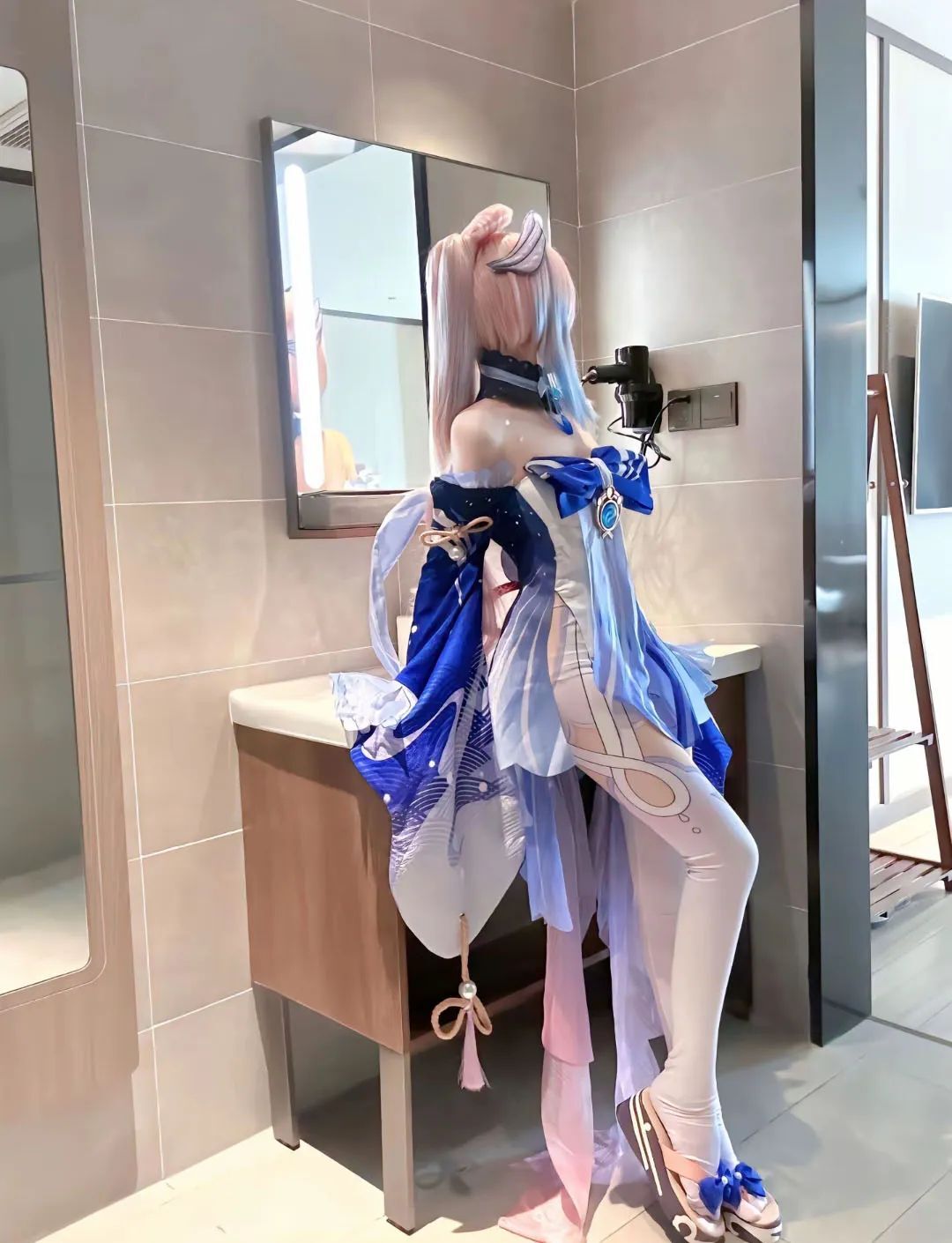 原神cos：破洞黑丝+制服，甘雨太顶了！超短裙心海巨可爱！黑丝双马尾莫娜，黑丝皮裤雷神让人狂喜！