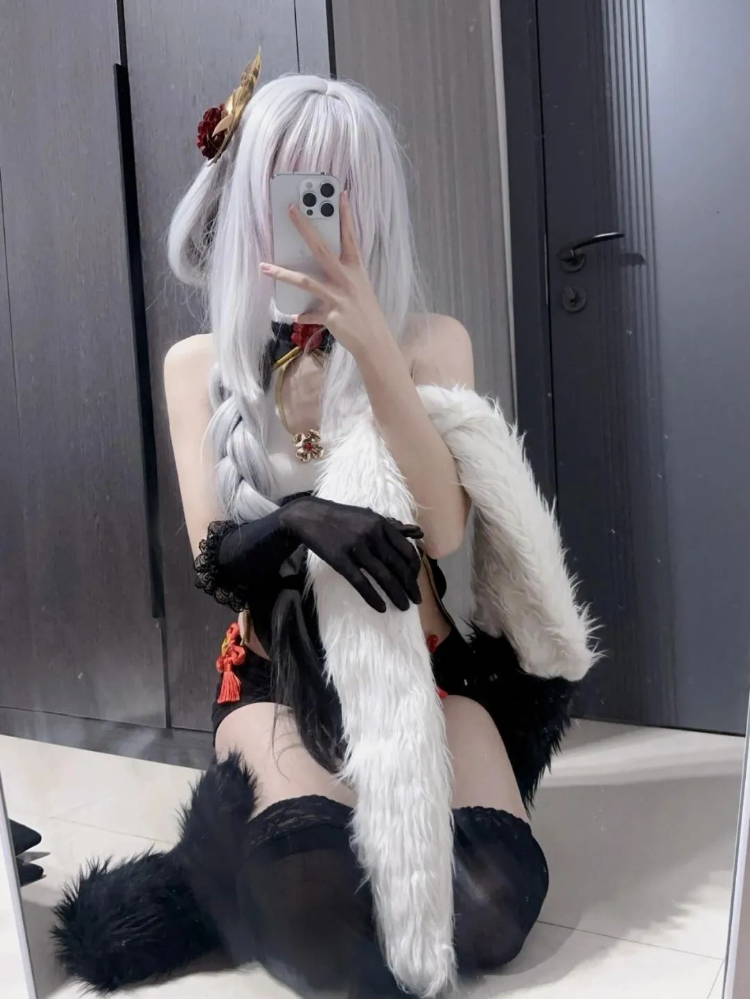 原神cos：白丝+婚纱，新娘甘雨太漂亮了！温泉里的绫华，勒肉黑丝申鹤让人狂喜！见过恶魔装的胡桃吗？