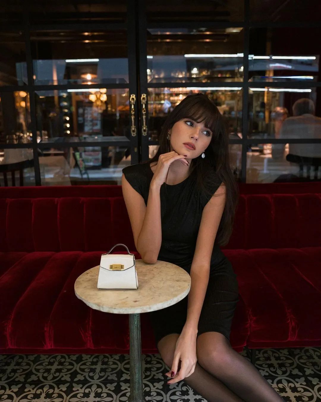 意大利模特Paola Cossentino，美艳动人