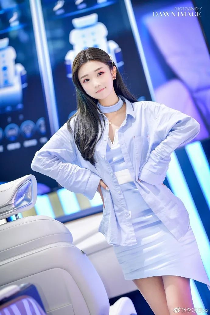 ​小花李凉凉xx，少见的可爱风车模