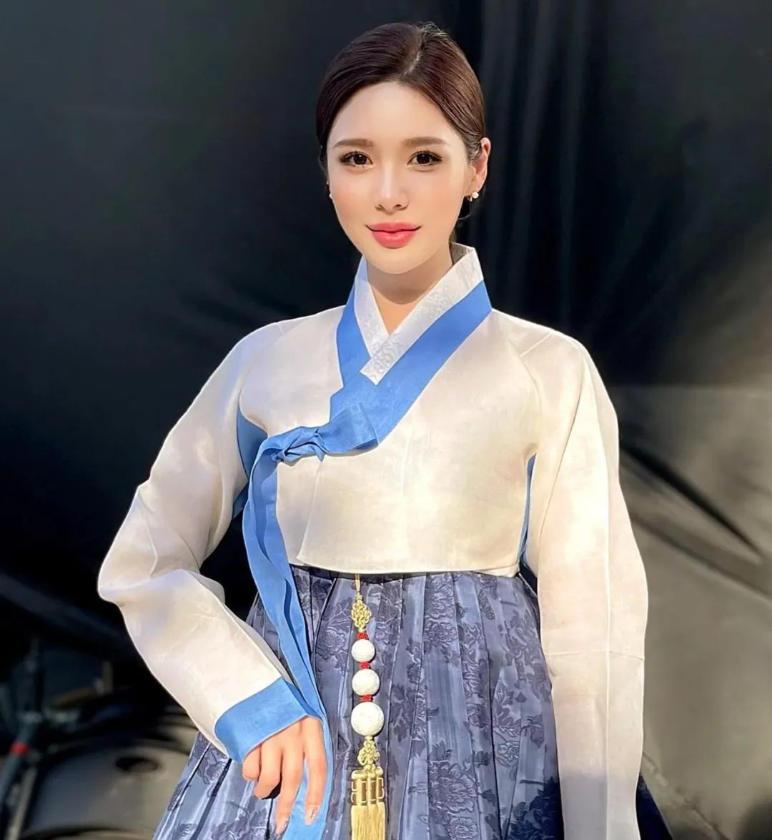 INS美女 | 韩国模特大赛冠军选手，长相和身材都属完美