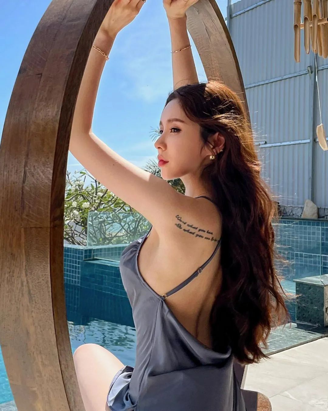 INS美女 | 韩国模特大赛冠军选手，长相和身材都属完美