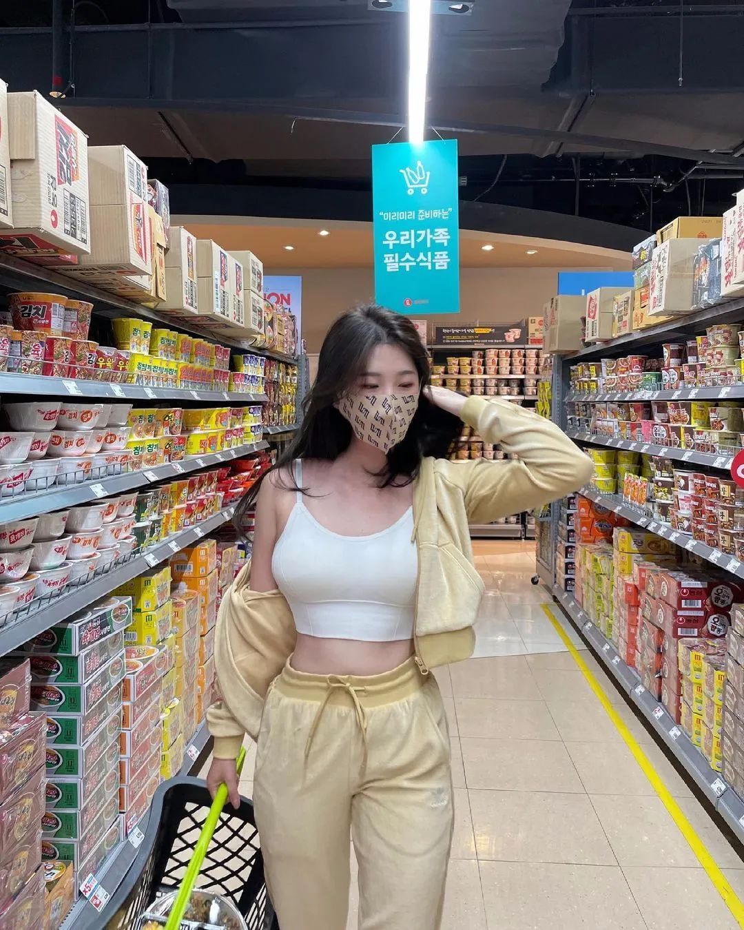 韩国传统服装模特，健身达人，微胖YYDS