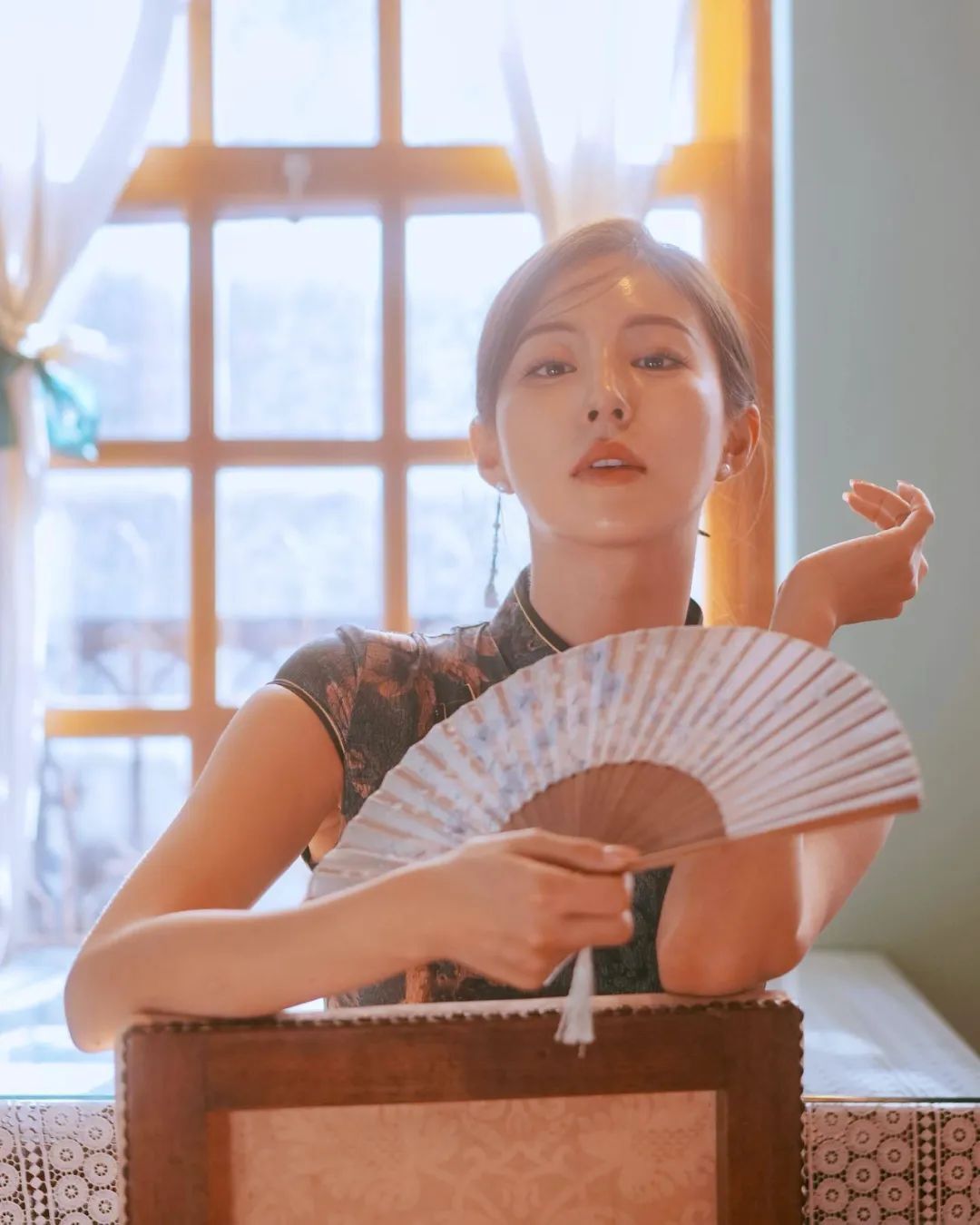 韩国最美模特金宝拉，INS图片更新，穿旗袍的时尚模特