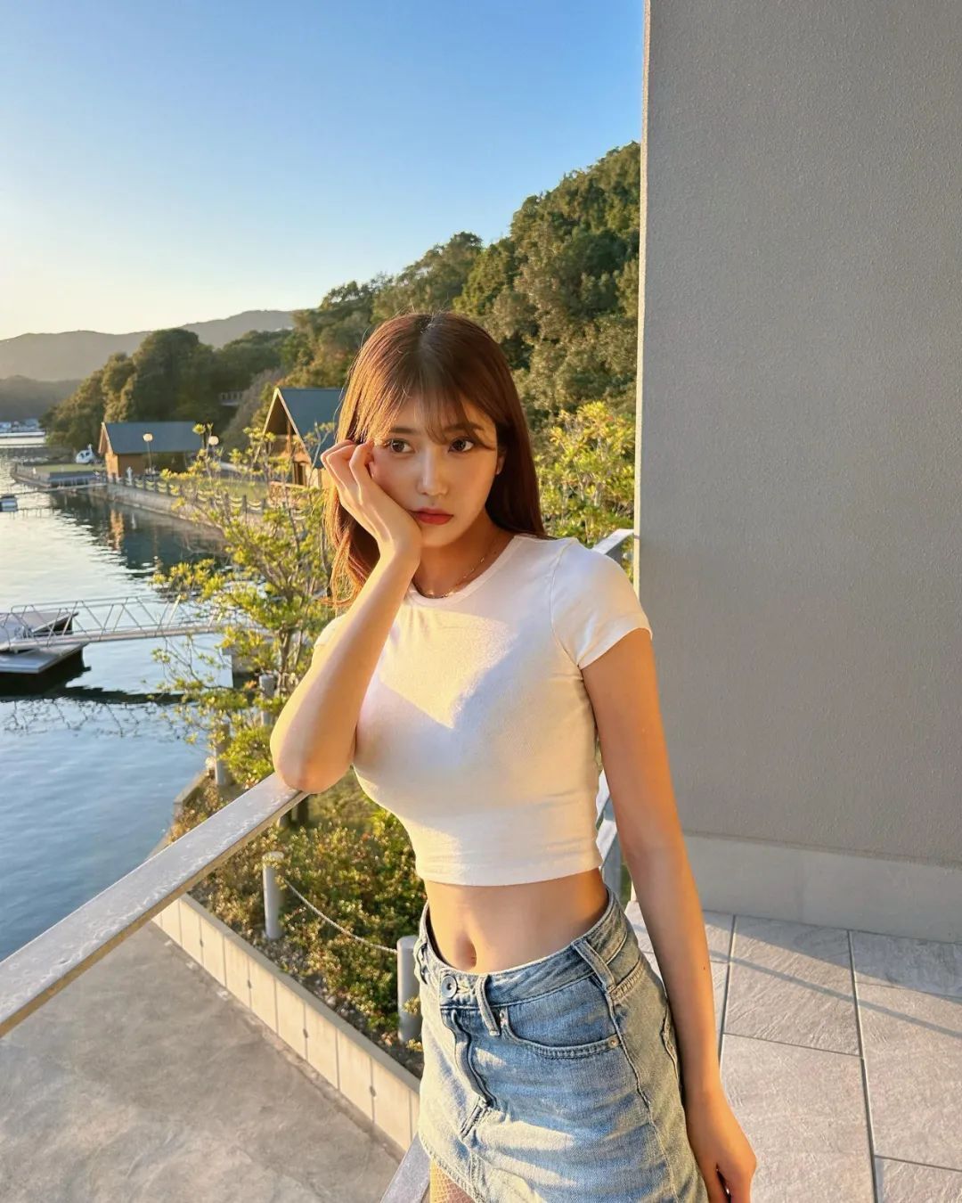 日本模特阿部夏木圣诞写真，梨形身材天花板