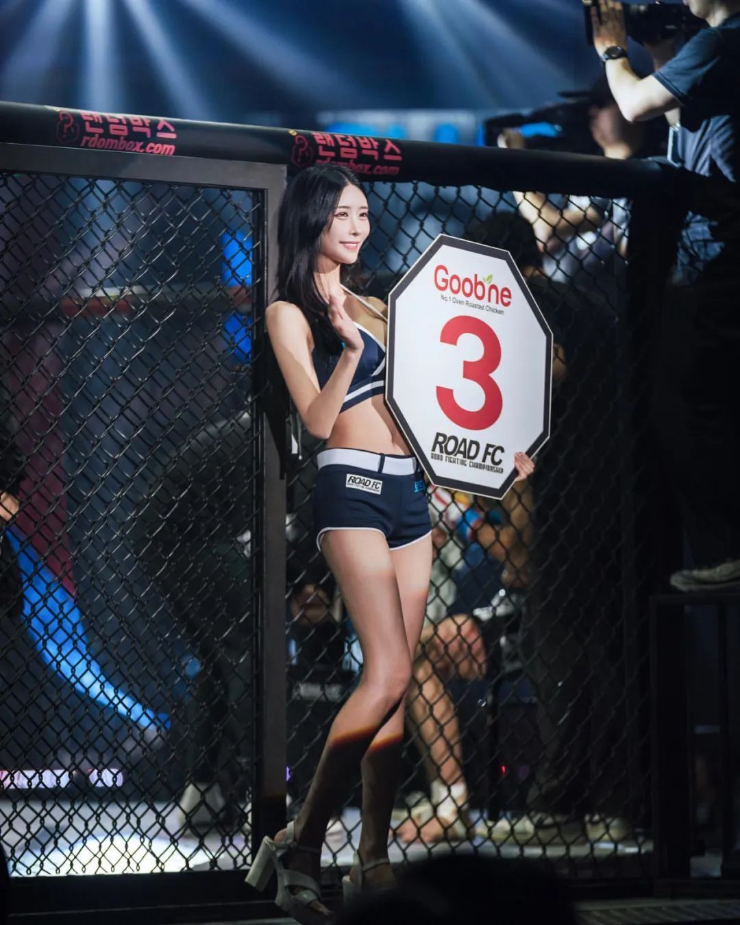 韩国车模 | 甜美长相大长腿，性感妖娆好身材！