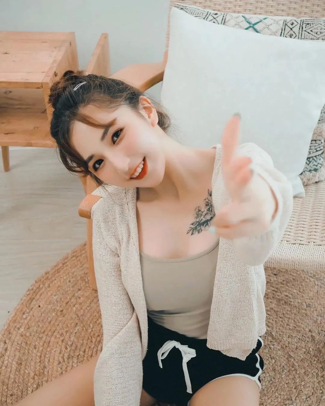 [仙女集]芙蓉如面柳如眉，对此如何不泪垂