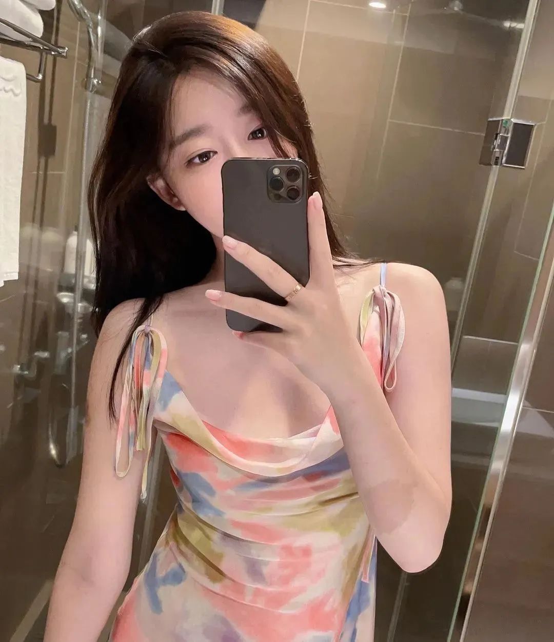 [仙女集]美女妖且闲，采桑歧路间