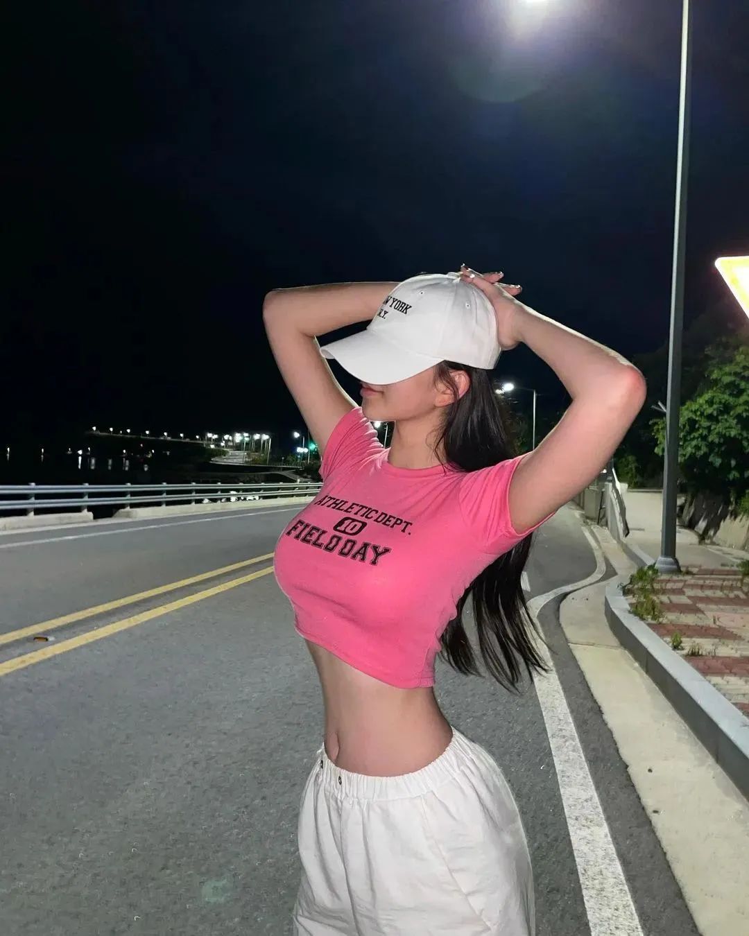 [仙女集]美女妖且闲，采桑歧路间