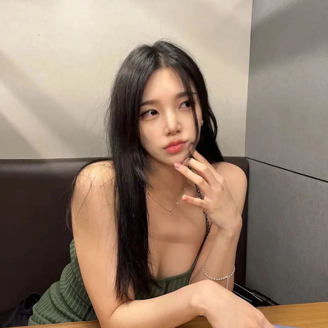 [仙女集]她腿又白又圆，像秋天莲藕