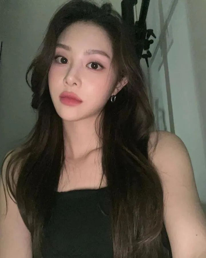 [仙女集]曲线玲珑身姿，羡慕财阀又一天