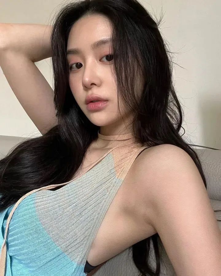 [仙女集]曲线玲珑身姿，羡慕财阀又一天