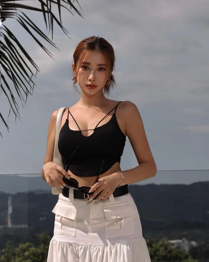 [仙女集]湾湾有佳人，轻盈绿腰舞，君王看不足
